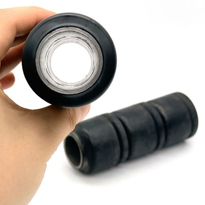 كوب مسحة مطاطي من النوع TA مع نيتريل عالي الجودة (NBR) وإدخال فولاذي مقاوم للتآكل لتطبيقات حقول النفط بقوة 10,000 رطل لكل بوصة مربعة