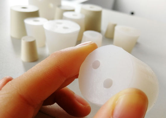 الأسود الأبيض أو اللون المحدد المطاط Bung مغلق في الحجم المخصص مقاوم للماء 40-80 شاطئ A صلابة